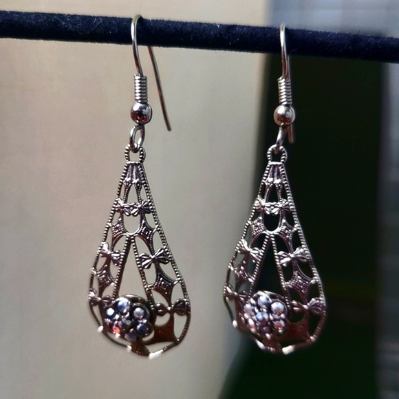 Vintage Silver Tone Drop Earrings - Picture 14 of 16